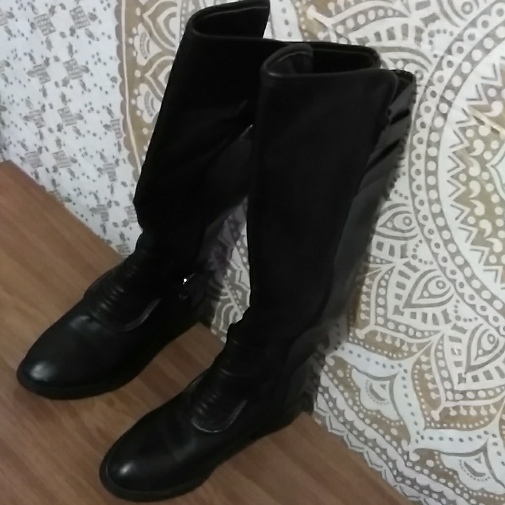 Leather buckle boots